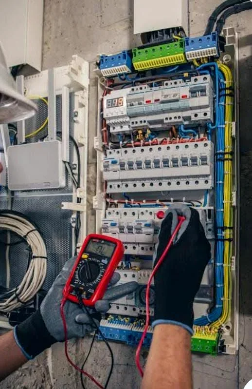 Comprobaciones y mediciones en una instalación eléctrica realizadas por OTERO ENERGÍA